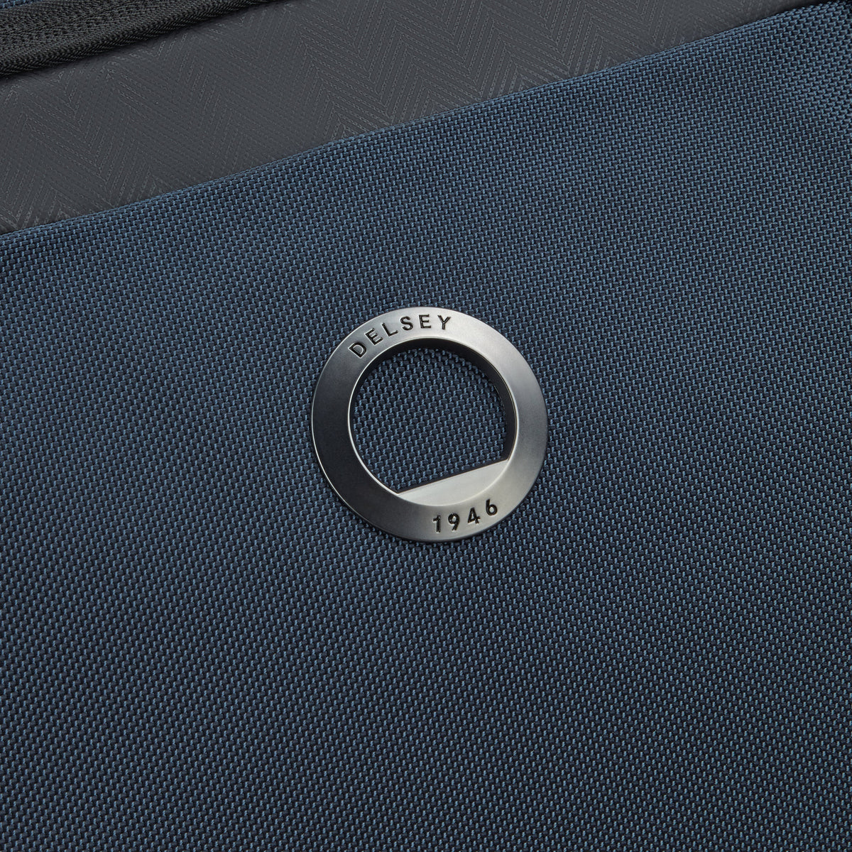 DLC PRO | Garment Duffle Bag 52 CM NAVY