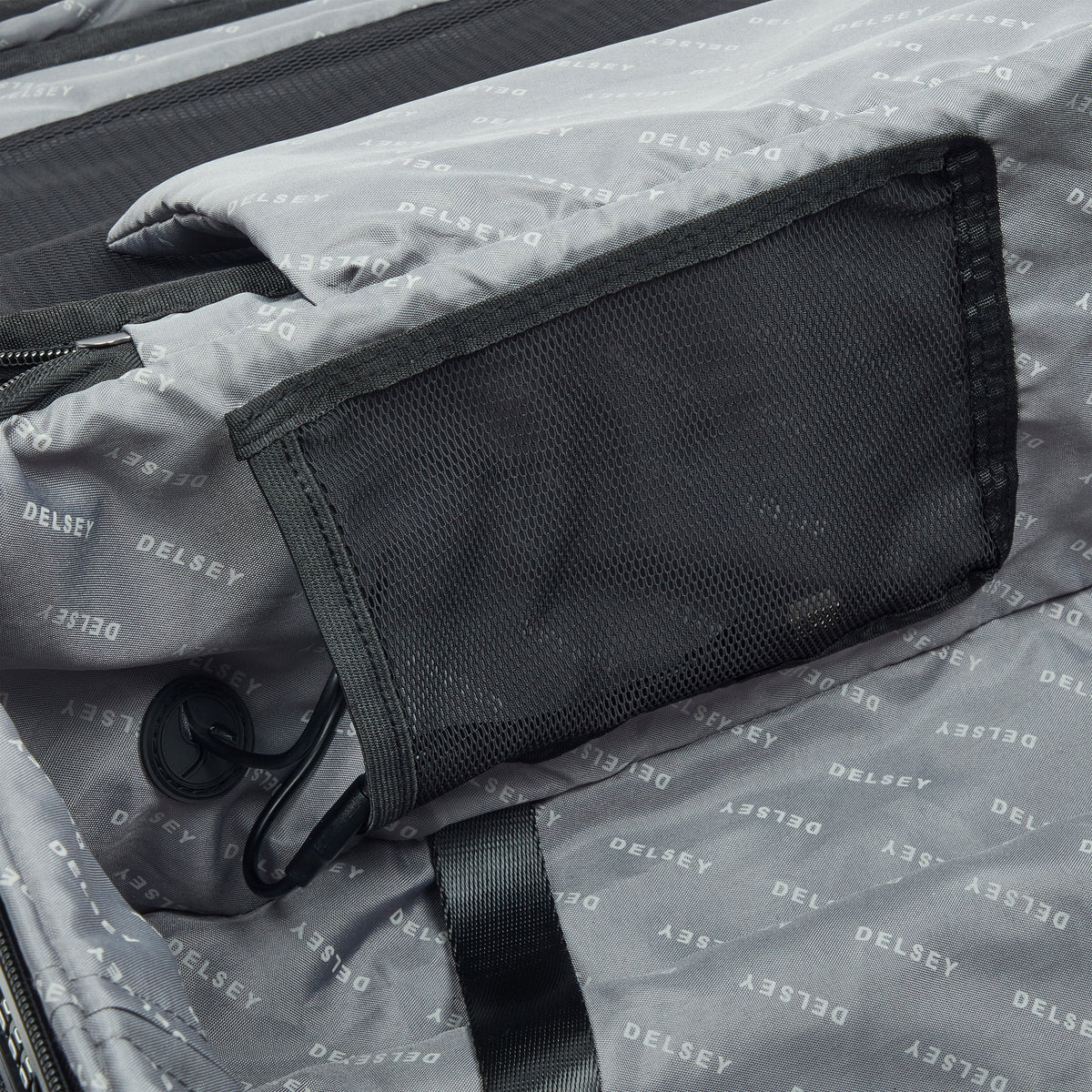 DLC PRO | Expandable Cabin Suitcase 55 CM BLACK