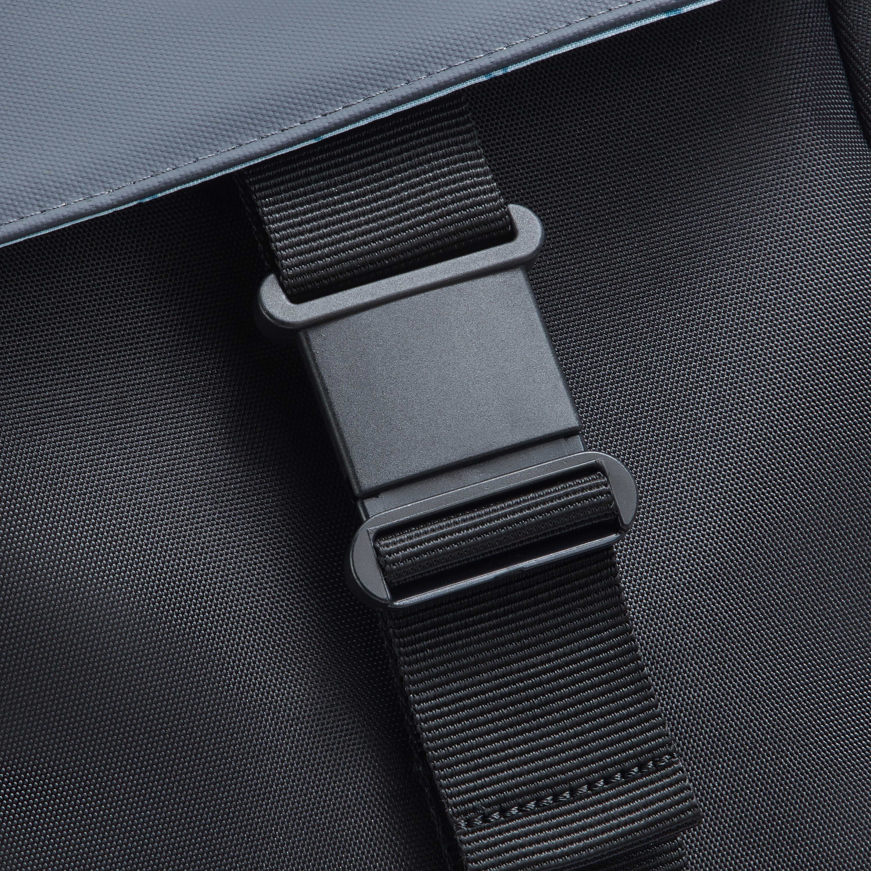 SECURFLAP | Flap-Top Backpack 22 L BLACK