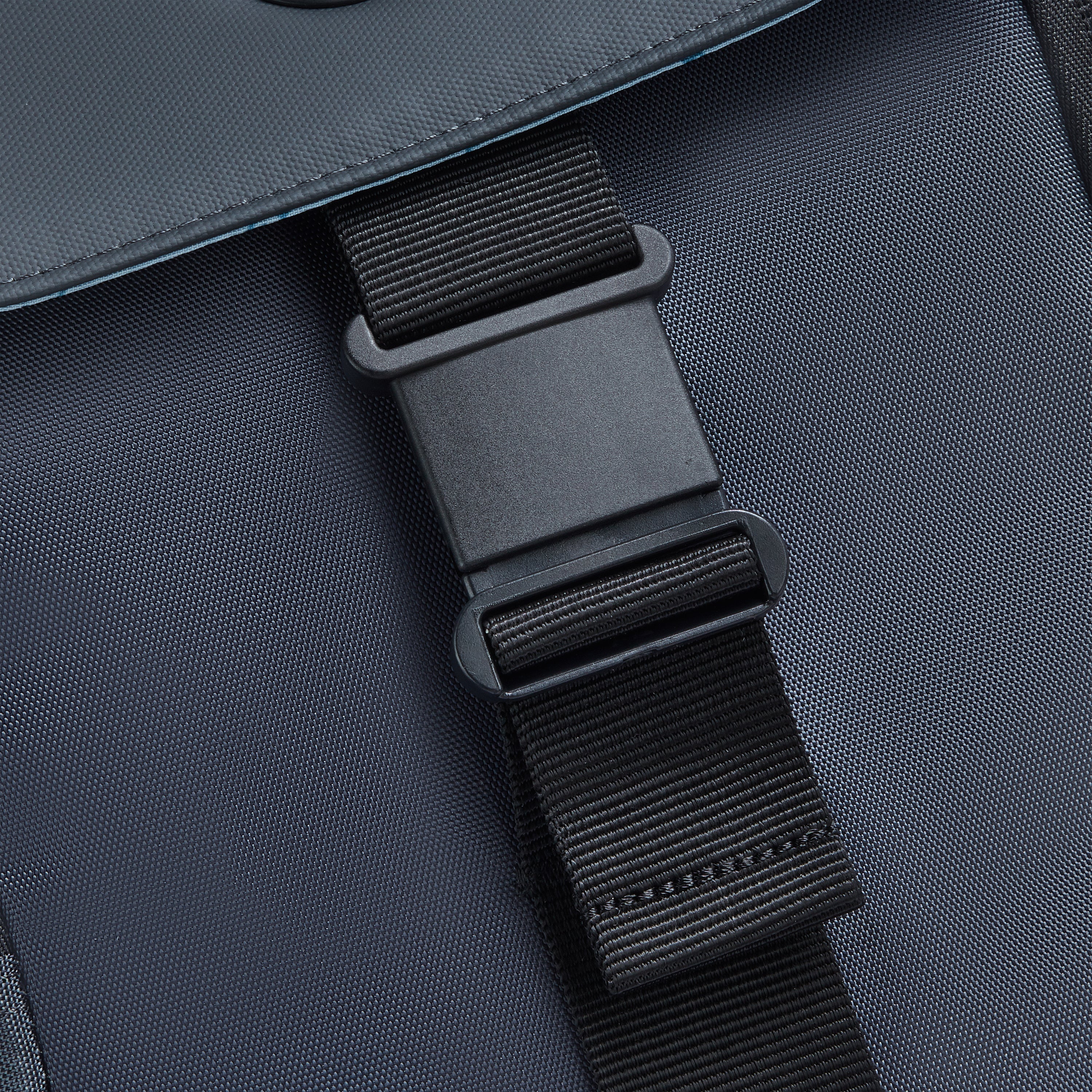 SECURFLAP | Rucksack mit Überschlag 22 L GRAPHIT