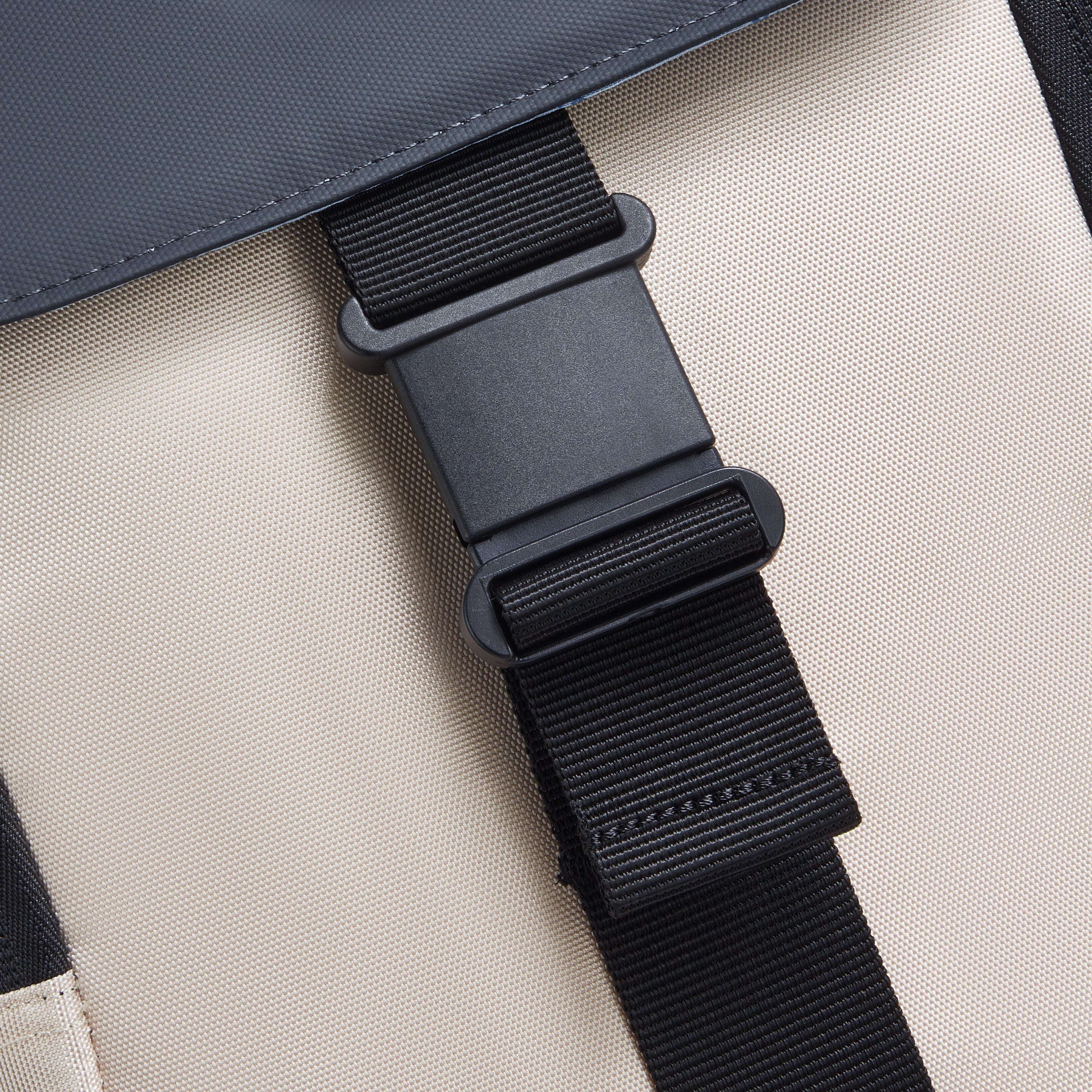 SECURFLAP | Flap-Top Backpack 22 L SAND